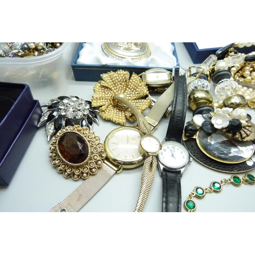 874 - A collection of costume jewellery