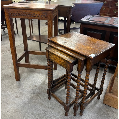 210 - An early 20th Century oak bobbin turned nest of tables and a side table