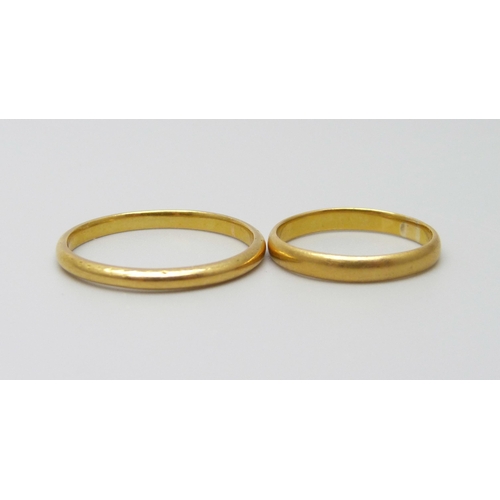 901 - Two 22ct gold wedding bands, 4.2g, I and Q