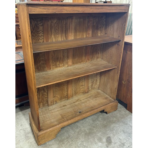 212 - An early 20th Century oak open bookcase