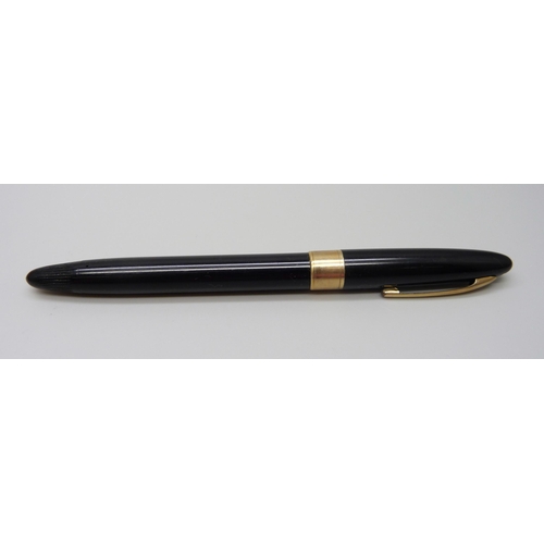 917 - A Sheaffer fountain pen with a 14k gold nib