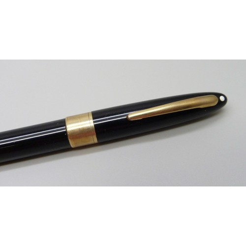 917 - A Sheaffer fountain pen with a 14k gold nib