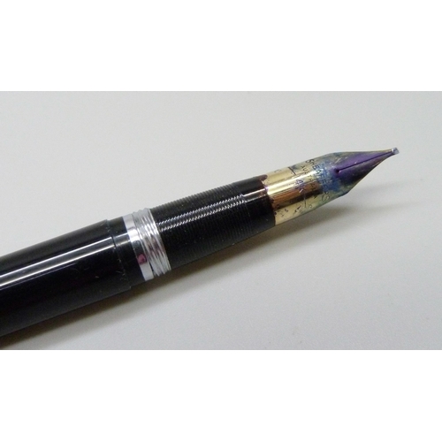 917 - A Sheaffer fountain pen with a 14k gold nib