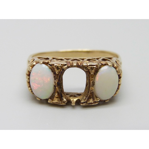 919 - A 9ct gold and opal ring, lacking one stone, 4.1g, S