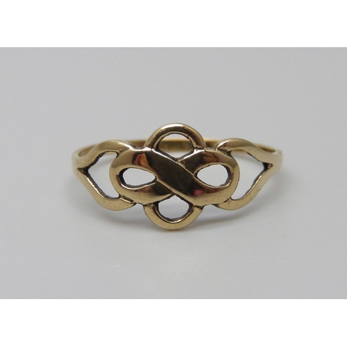 938 - A 9ct gold Celtic knot ring, 1.2g, L