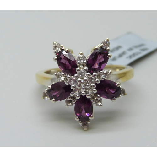 941 - A silver gilt almandine garnet and white topaz cluster ring, U