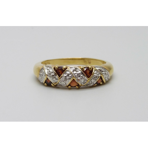 944 - A silver gilt garnet ring, U