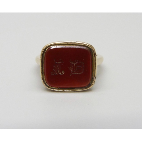 948 - A 9ct gold intaglio seal ring, 4.8g, K/L