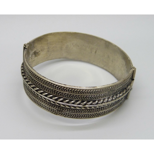 950 - An Eastern metal bangle, 1.9cm wide