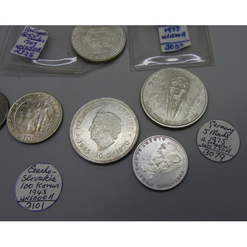 962 - Coins; collection of worldwide silver coins, 1948 Czech 100 korun, 14g, 50% + 1969 50 Escudos 18g, 6... 