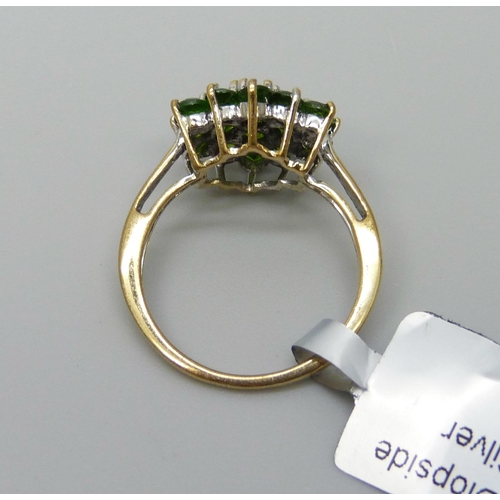 982 - A silver gilt chrome diopside cluster ring, J