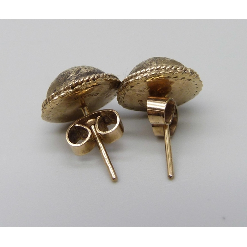 992 - A pair of 9ct gold stud earrings with 9ct butterflies, 3g, 1.2cm