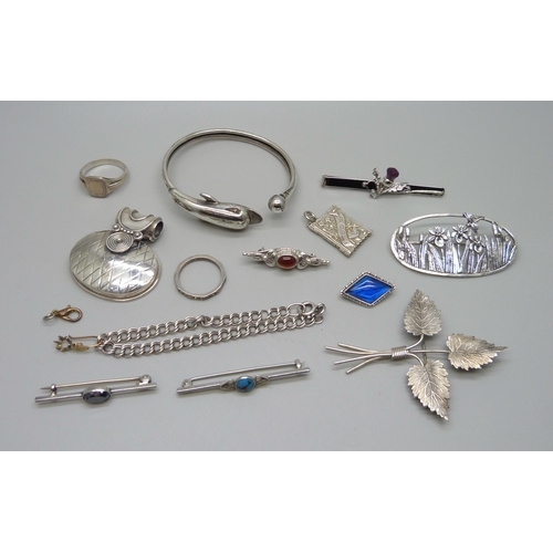 995 - A collection of silver jewellery including a dolphin bangle, leaf brooch, large pendant, etc., 68g, ... 