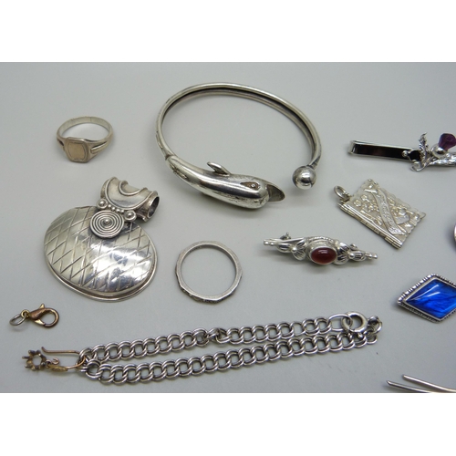 995 - A collection of silver jewellery including a dolphin bangle, leaf brooch, large pendant, etc., 68g, ... 