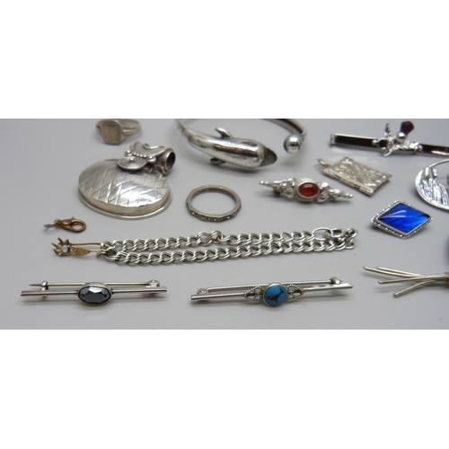 995 - A collection of silver jewellery including a dolphin bangle, leaf brooch, large pendant, etc., 68g, ... 