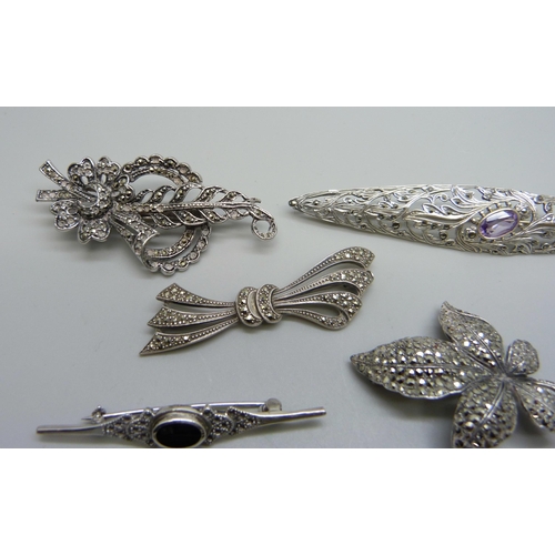 996 - Six pieces of silver and marcasite jewellery including a large amethyst set brooch, 10cm, 39g total,... 