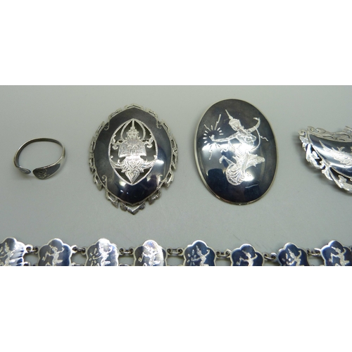 997 - Siam silver jewellery - three brooches, a bracelet and a ring, 44g