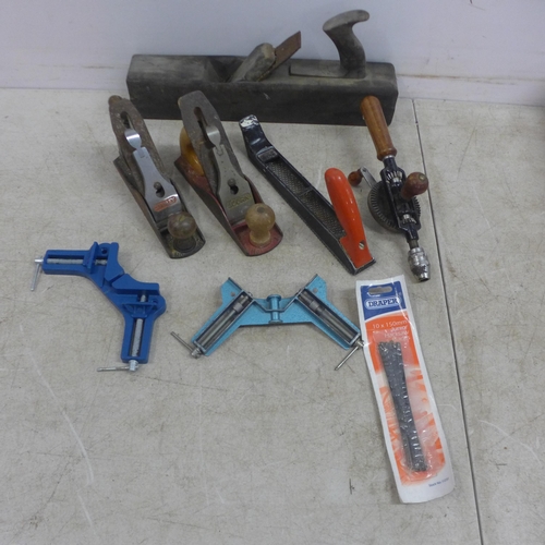 5014 - A quantity of assorted woodworking tools including a bow saw, a spirit level, a Stanley Bailey no. 3... 