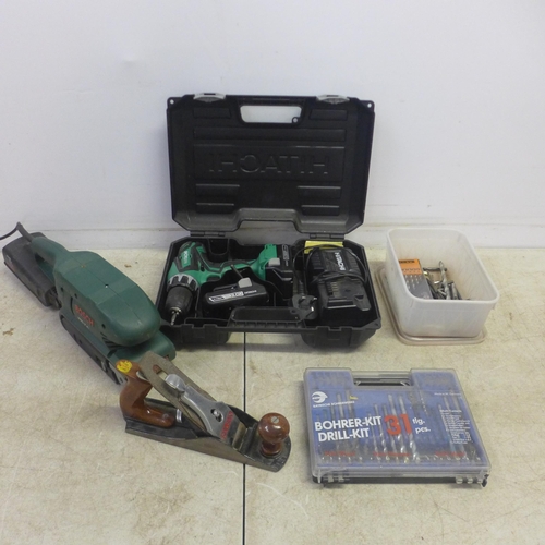 5028 - A Bosch PBS7A, 240V power belt sander, a Rolson No.4 wood plane, a Hitachi DV18DGL, 18V, 13mm cordle... 