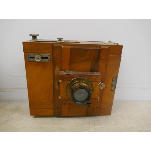 5047 - A vintage whole plate mahogany & brass studio camera with a Doppel-Antistigmat Correktar 1.5.4F/19mm... 