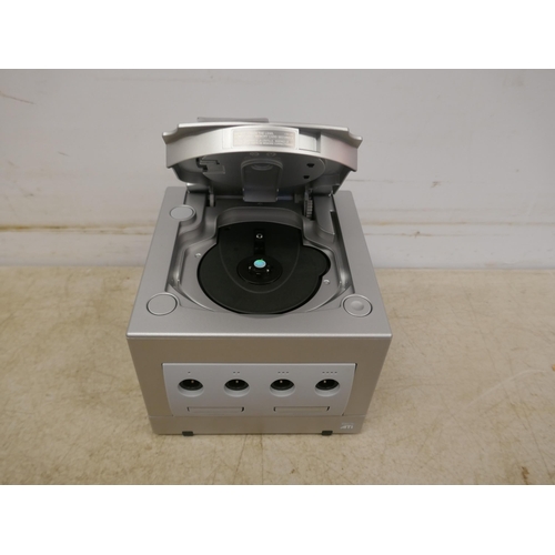 5061 - A Nintendo Gamecube with controller, cables, HDMI adapter and Mario Kart Double Dash game