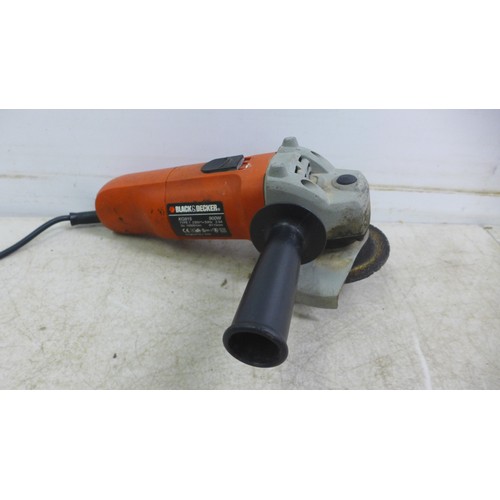 5022 - A quantity of power tools and other items including a Challenge MP3780 , 240V electric power planer,... 