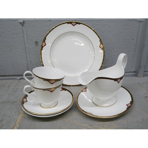 801 - A Spode Harvard tea and dinner service, twelve setting