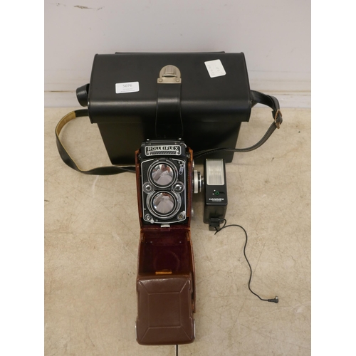 5076 - A Franke and Heidecke Rolleiflex camera, markings and detail around the lens read: Rolleiflex Synchr... 