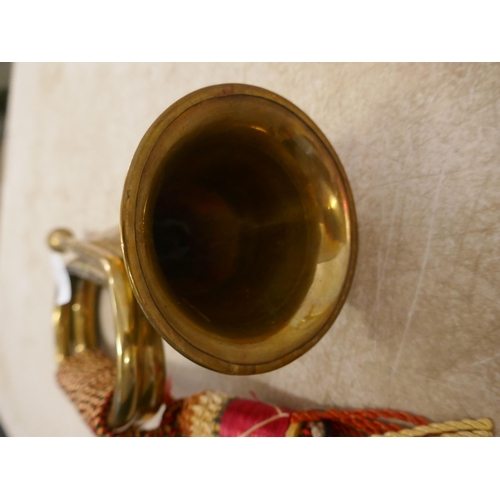 5078 - A brass trumpet and a bugle horn