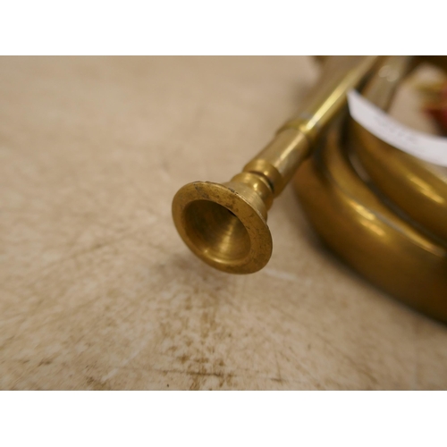 5078 - A brass trumpet and a bugle horn