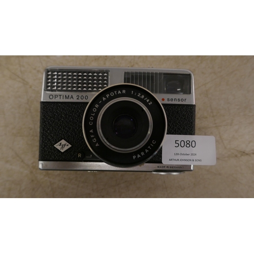 5080 - A quantity of cameras including a Kodak Easy Share C913, an Agfa AGFAMATIC 100, a Kodak Advantix T60... 