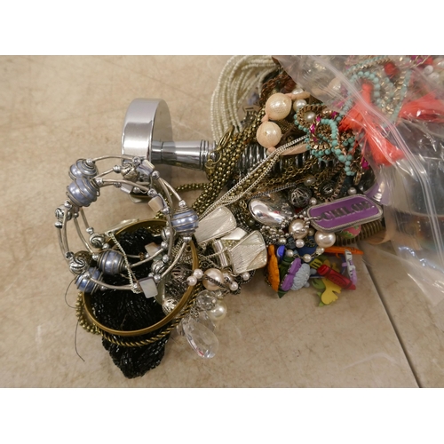 5087 - 2 bags of costume jewellery