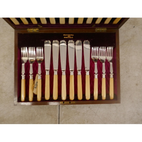 5089 - A Walker and Hall Sheffield cutlery set