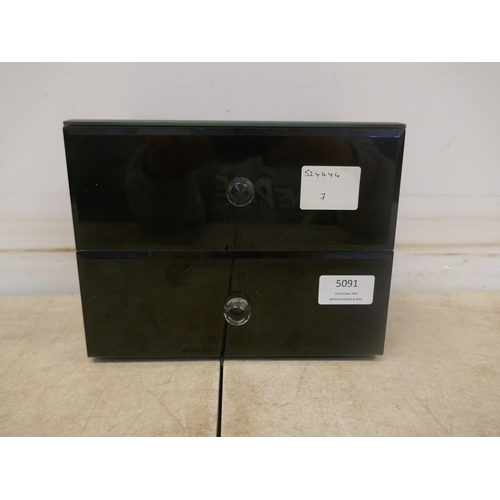 5091 - A black glass jewellery box with contents