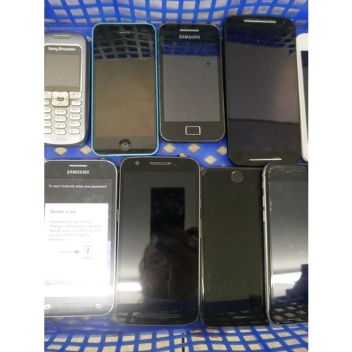 5077 - A collection of mobile phones including five iPhones, two Samsungs, two Motorola’s, an Alba, a Nokia... 