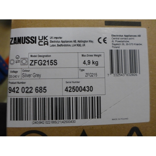 4061 - CDA Canopy Hood Extractor, Zanussi  Screen Hood - model no. - ZFV916Y (463-77, 139) *This lot is sub... 