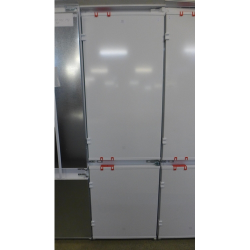 4065 - Zanussi 70/30 Fridge Freezer - Frost Free - Model ZNNN18ES3 , Original RRP £748.34 inc Vat (463-119)... 