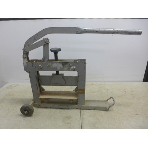 5041 - A Birchwood products block splitter