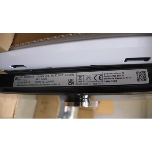 4105 - AEG Microwave ( Cracked Casing ) - model no. - MBE2658SEB, Original RRP £399.17 inc Vat (463-64) *Th... 