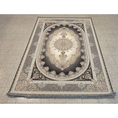 263 - A Kashan Shahkar Dorrin pattern grey ground rug, 302 x 203cms