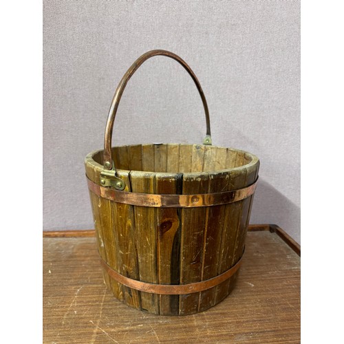 322 - A coopered pine bucket