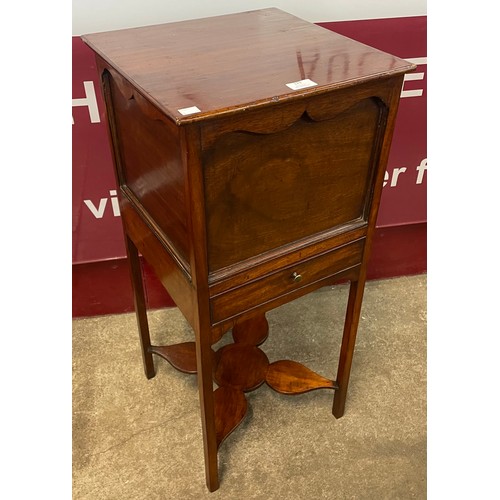 129 - A George III mahogany lady's sewing table