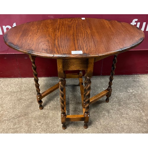 132 - A small oak barleytwist gateleg occasional table