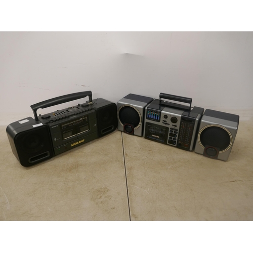 5101 - A Sony Mega Bass FS-DW38L radio cassette-corder and a Phillips type D-8453 sound machine 4 band radi... 