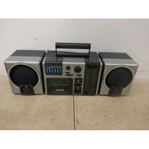 5101 - A Sony Mega Bass FS-DW38L radio cassette-corder and a Phillips type D-8453 sound machine 4 band radi... 