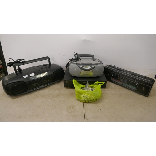 5110 - A Panasonic RX-DT401 stereo CD system, a Phillips AZ1003 CD player, a Sony LFS-W305 stereo cassette ... 