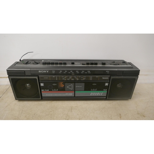 5110 - A Panasonic RX-DT401 stereo CD system, a Phillips AZ1003 CD player, a Sony LFS-W305 stereo cassette ... 