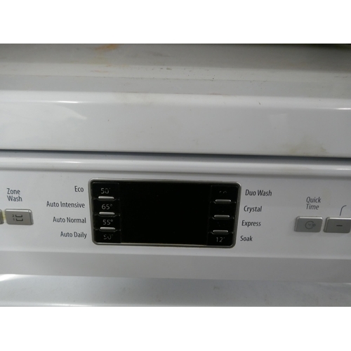 5110A - A Hotpoint Smart Tech free standing dishwasher