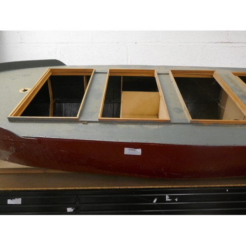 5095 - A 173cm wood and fibreglass model boat