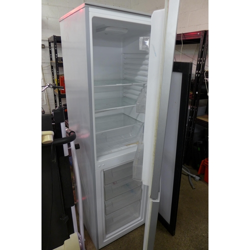 5110B - A Logik LFF55S18 free standing 50-50 fridge freezer